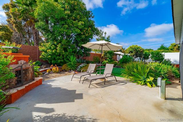 6433 La Paloma Street, Carlsbad CA: https://media.crmls.org/mediaz/37ba7d0a-3677-49c5-b4c2-299fd5820cfa.jpg
