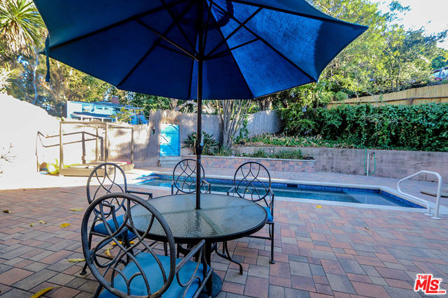 3131 & 3135 Oakcrest Drive, Los Angeles CA: https://media.crmls.org/mediaz/37badca4-ae79-474f-ba2b-742c778f6338.jpg