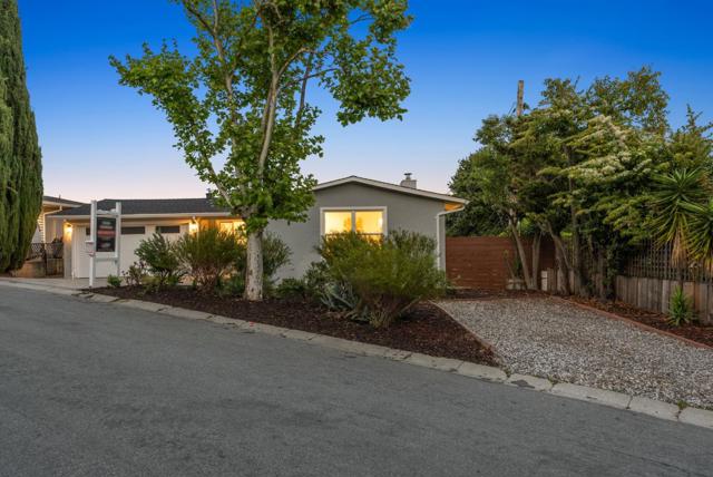 141 Hillcrest Road, San Carlos CA: https://media.crmls.org/mediaz/37bb0d05-5fe2-4939-bd29-1885b797b59e.jpg