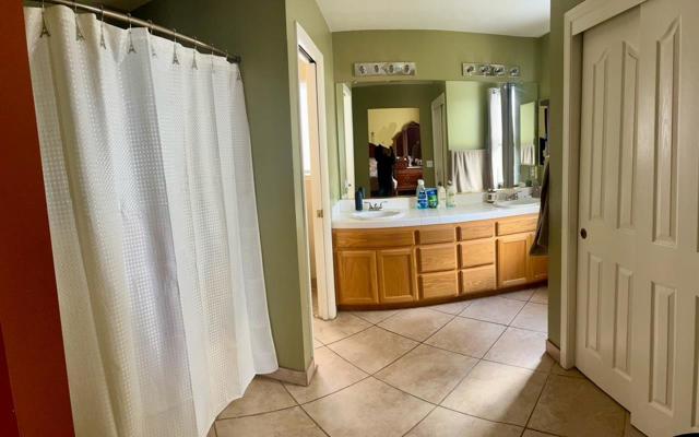 2260 Ventana Court, Hollister CA: https://media.crmls.org/mediaz/37bb8548-2018-4dc6-ab25-b8751b6d6288.jpg