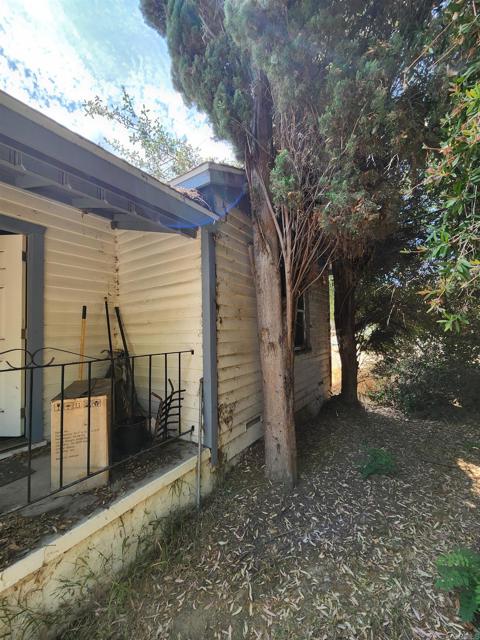 Image 4 of 17 For 8941 Lakeview Rd