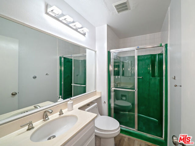 18433 Hatteras Street, Tarzana CA: https://media.crmls.org/mediaz/37bc320c-9f8a-4547-8db1-bced0b593e08.jpg
