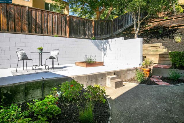 2646 Roundhill Dr, Alamo CA: https://media.crmls.org/mediaz/37bc6073-82ac-4204-8d14-697539ddb462.jpg
