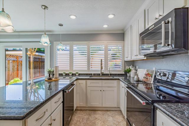 7082 Indian Wells Court, San Jose CA: https://media.crmls.org/mediaz/37bc68b7-e0db-4f71-9223-0ba28201c5f3.jpg