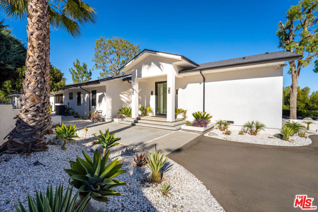 19536 Wells Drive, Tarzana CA: https://media.crmls.org/mediaz/37bcd921-2e1c-4987-82c6-a35ee7590c57.jpg