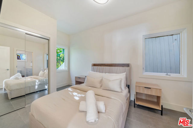 10148 Angelo Circle, Beverly Hills CA: https://media.crmls.org/mediaz/37bd1e2f-f7e8-4555-a062-4420288a88b5.jpg
