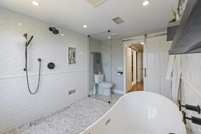17924 Saint Andrews Dr, Poway CA: https://media.crmls.org/mediaz/37bd2c84-2fb0-47ff-84ce-6e56da308756.jpg