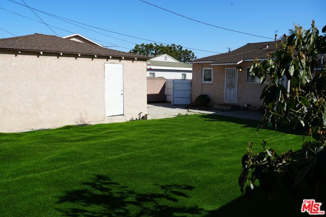 5037 W 126th Street, Hawthorne CA: https://media.crmls.org/mediaz/37bdf077-a076-4ae2-b6ed-a5898df64ad7.jpg