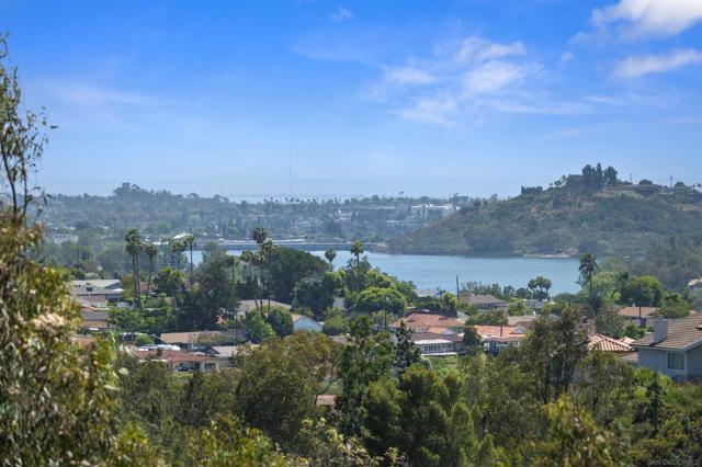6968 Talisman Ct, San Diego CA: https://media.crmls.org/mediaz/37bdf34a-ef43-478e-8619-c2cf0d096739.jpg
