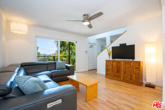 353 Mavis Drive, Los Angeles CA: https://media.crmls.org/mediaz/37bec1ba-279d-44df-93bc-2ba3eb82178c.jpg