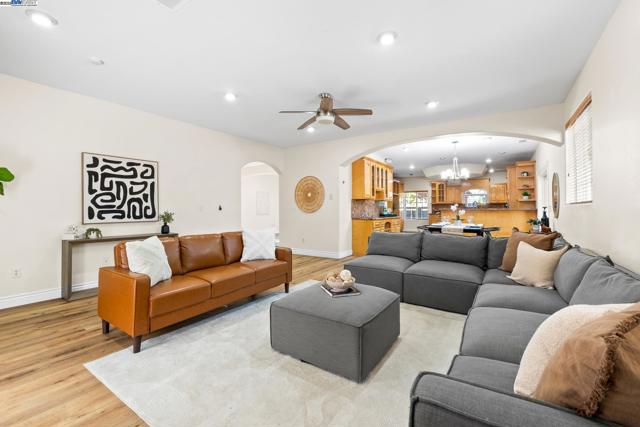 6176 Thomas Ave, Newark CA: https://media.crmls.org/mediaz/37bee52f-085f-4060-9355-280c01ad1419.jpg