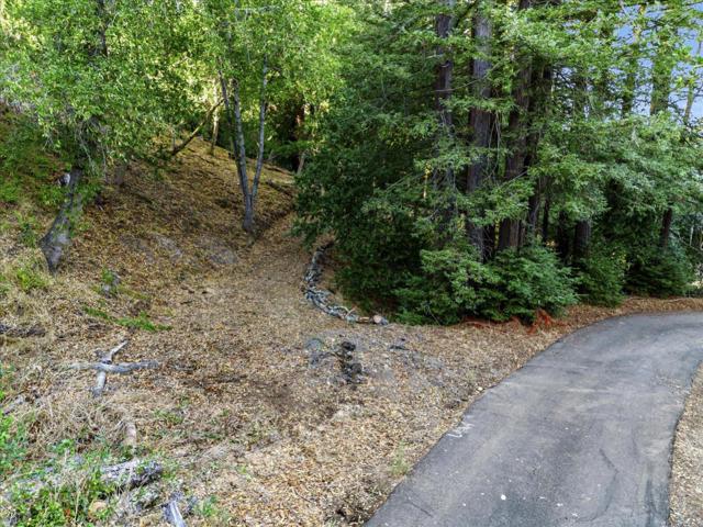 12 Montecito Road, Woodside CA: https://media.crmls.org/mediaz/37bf3e48-0f3e-4579-9c38-9e32b13eb0bf.jpg