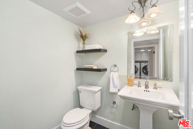 2771 Claray Drive, Los Angeles CA: https://media.crmls.org/mediaz/37c04ef9-5376-4458-ba6e-1e49c1bf019d.jpg
