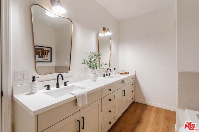 11737 Darlington Avenue, Los Angeles CA: https://media.crmls.org/mediaz/37c0837a-59da-4189-8475-dde6451e3371.jpg