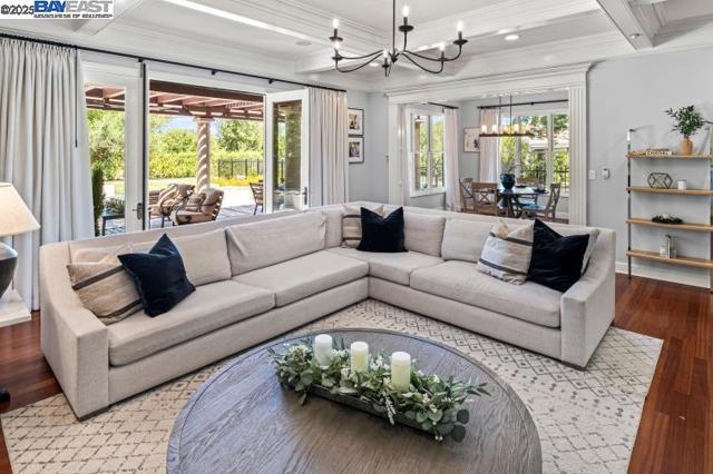 1137 Via Di Salerno, Pleasanton CA: https://media.crmls.org/mediaz/37c12b65-9492-410d-a5b1-1688c82cd112.jpg
