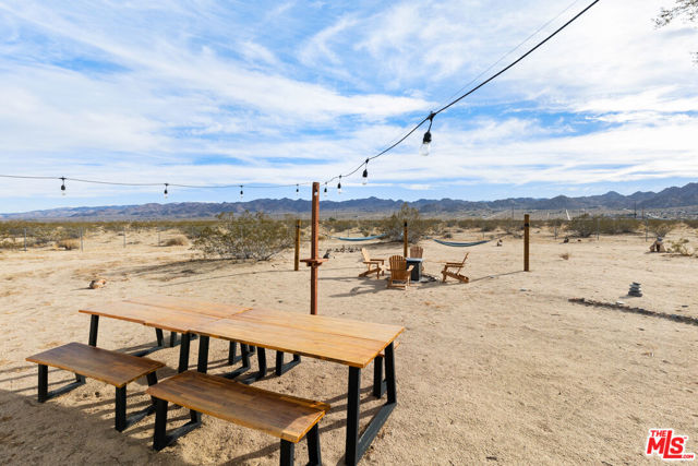 5737 Mojave Ranch Road, Joshua Tree CA: https://media.crmls.org/mediaz/37c190f0-0251-4b9a-a0e7-87a76a544c86.jpg