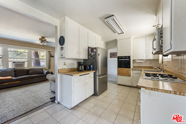 4119 Florence Street, Simi Valley CA: https://media.crmls.org/mediaz/37c1c777-960c-4127-941d-6de3429dbe8e.jpg