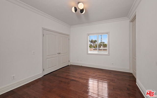515 N Crescent Heights Boulevard, Los Angeles CA: https://media.crmls.org/mediaz/37c20c54-1a4d-4dac-9937-38cc6848ecbe.jpg