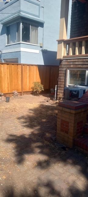 1059 Santa Clara Ave, Alameda CA: https://media.crmls.org/mediaz/37c21433-5e29-44df-a6e1-977cd600a5b5.jpg