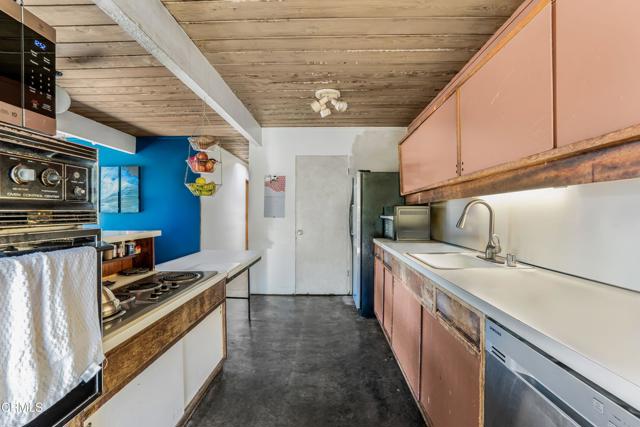 1412 Ellsworth Court, Thousand Oaks CA: https://media.crmls.org/mediaz/37c21c6c-595e-4803-abac-663dee1a2ddc.jpg