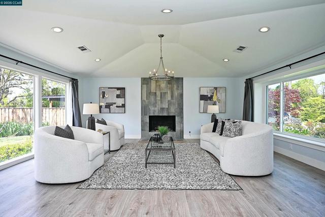 383 Caravelle Dr, Walnut Creek CA: https://media.crmls.org/mediaz/37c23ed5-655a-41b9-95c7-866b61511f67.jpg