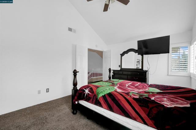 1974 Paradise Valley Ct, Tracy CA: https://media.crmls.org/mediaz/37c29a50-4508-4111-aea3-6e626cd03163.jpg