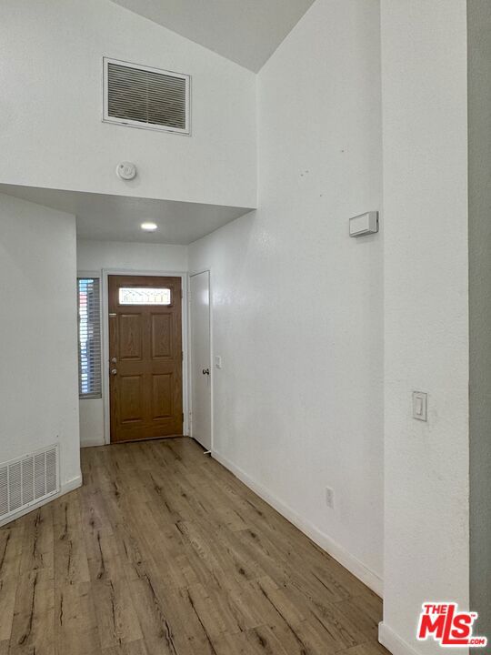 4026 Kona Court, Palmdale CA: https://media.crmls.org/mediaz/37c2b947-83f7-4357-809f-872d0db67b4b.jpg