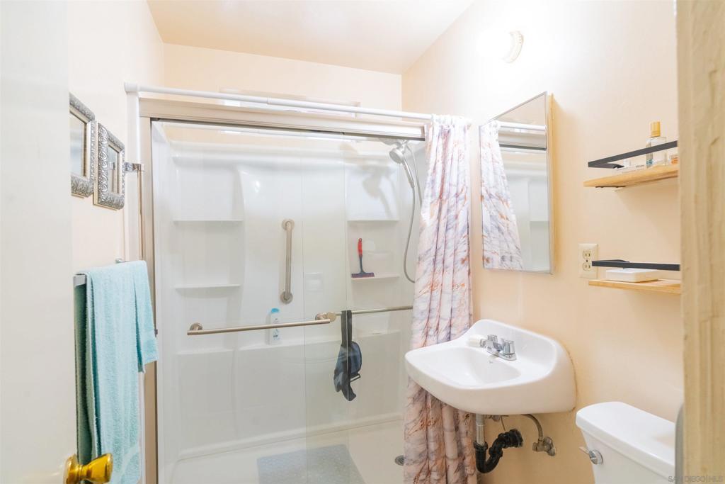 MLS #250032032SD img 13