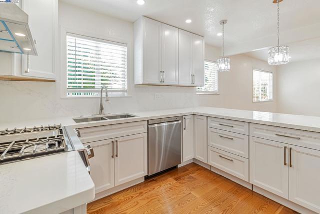 2940 Somerset Ave, Castro Valley CA: https://media.crmls.org/mediaz/37c34493-2524-42e0-9533-7b4fac58d666.jpg