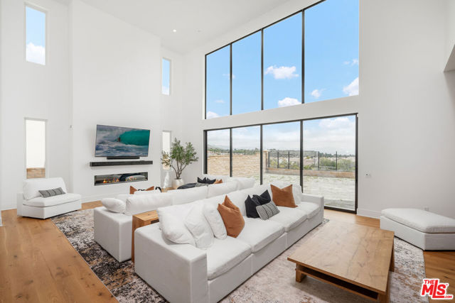 11740 Abbey Lane, Porter Ranch CA: https://media.crmls.org/mediaz/37c36db8-e23b-4c34-b80e-dbc9e3a216a4.jpg
