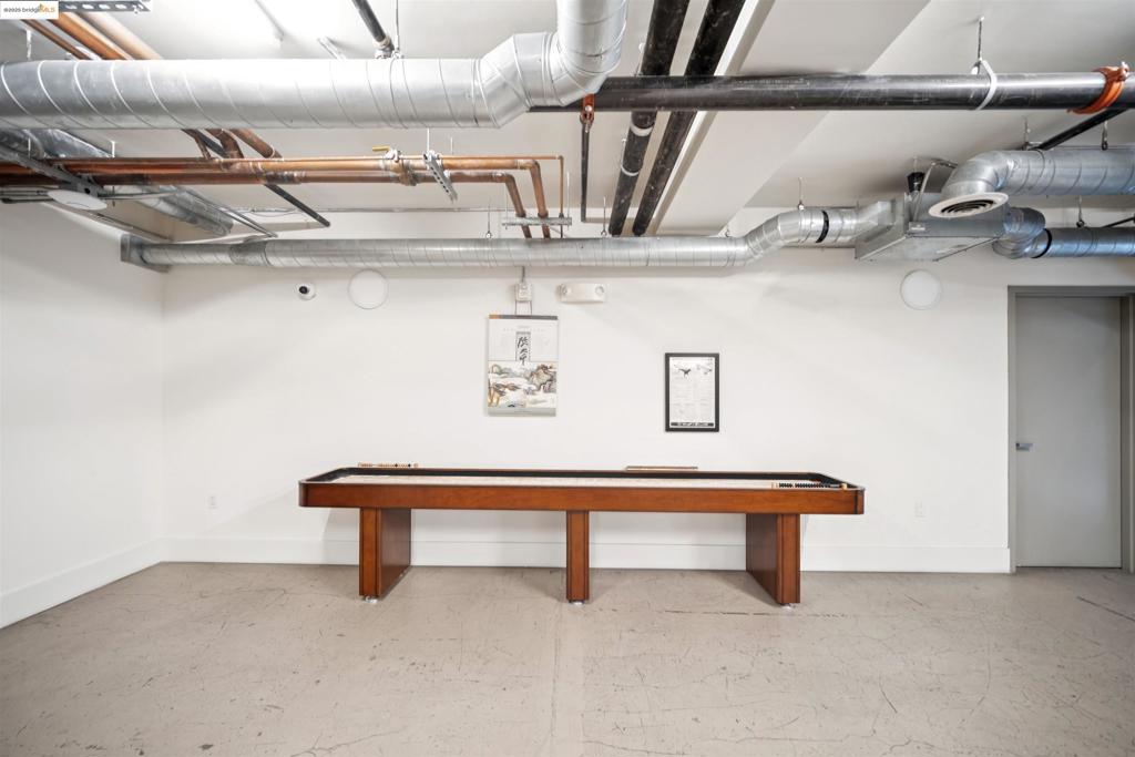 https://media.crmls.org/mediaz/37c3b11e-8915-40e2-b1dc-07eaa17c88d7.jpg?preset=X-Large