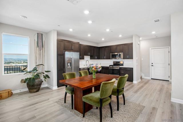 1202 Sunrise Vw, San Marcos CA: https://media.crmls.org/mediaz/37c4a63b-980e-45c6-ab3e-b79a4f4a2149.jpg