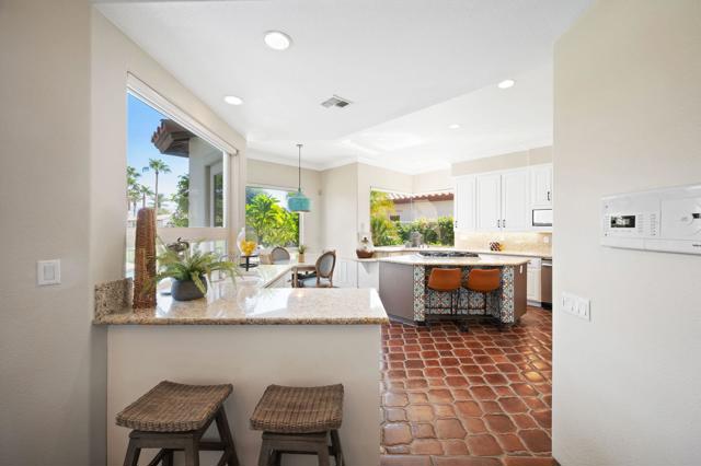 79005 Via San Clara, La Quinta CA: https://media.crmls.org/mediaz/37c4a6dd-677d-4ffc-a9ff-0eaaff1127cc.jpg