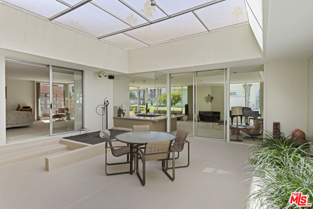6 Cody Court, Rancho Mirage CA: https://media.crmls.org/mediaz/37c4fd83-a150-49a2-93b2-ddb26972ff7f.jpg