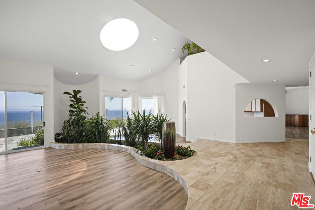 32215 Pacific Coast Highway, Malibu CA: https://media.crmls.org/mediaz/37c5a072-7874-4b4d-bd8f-717dac86edac.jpg