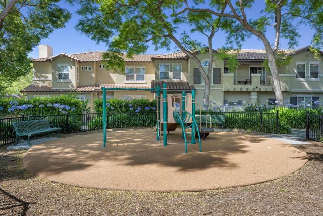 Detail Gallery Image 33 of 38 For 6084 Citracado Cir, Carlsbad,  CA 92009 - 3 Beds | 2/1 Baths