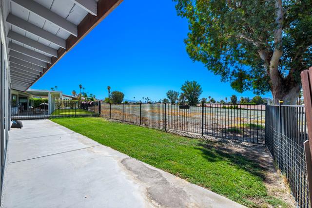 76761 Kentucky Avenue, Palm Desert CA: https://media.crmls.org/mediaz/37c6b6c3-c6c2-4eb2-9778-f4ccc19f2846.jpg