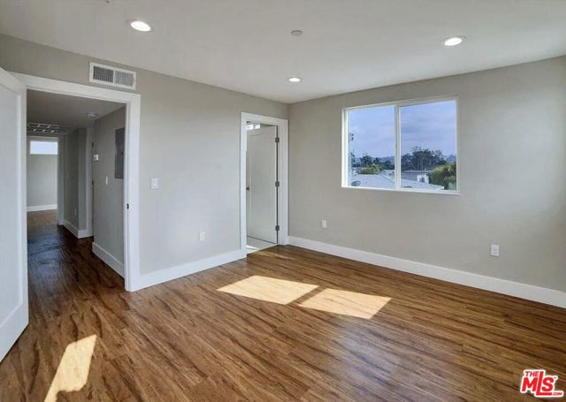 2303 Hauser Boulevard, Los Angeles CA: https://media.crmls.org/mediaz/37c6e457-8341-4954-9dde-74e1063a7e0f.jpg