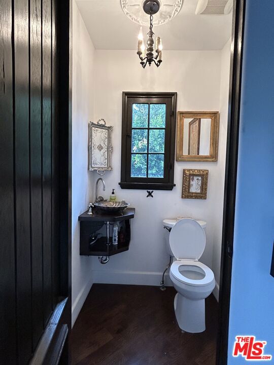 2080 1/2 Vine Street, Los Angeles CA: https://media.crmls.org/mediaz/37c7853a-4ebe-4f69-b68b-b9c8cb5ae06e.jpg