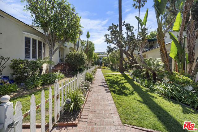 1722 N Vista Street, Los Angeles CA: https://media.crmls.org/mediaz/37c7caee-06f3-4744-8a3f-e8b2b95cce2a.jpg
