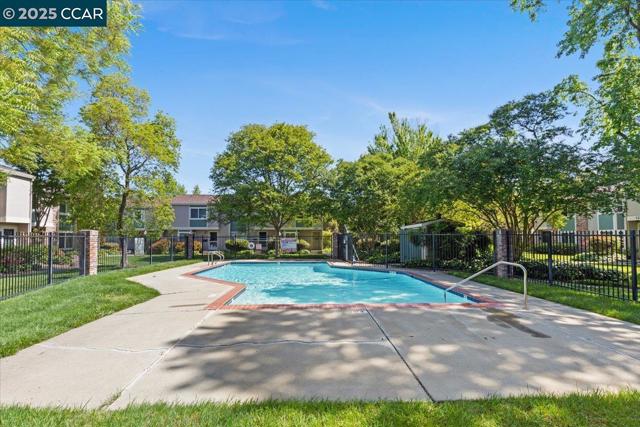 1237 Pine Creek Way, Concord CA: https://media.crmls.org/mediaz/37c8135c-dd42-4fb3-b430-403bff27b7b6.jpg