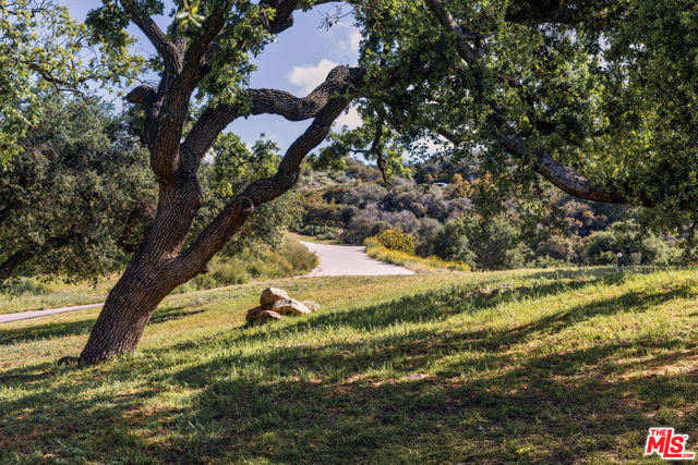 1697 W Potrero Road, Westlake Village CA: https://media.crmls.org/mediaz/37c8202b-3b59-4929-8676-95158936f94f.jpg