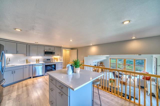 770 Alta Vista Road, Montara CA: https://media.crmls.org/mediaz/37c8ab7b-431c-436f-8d0c-6a29195e86d6.jpg