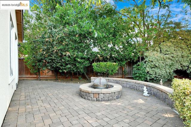 1785 Anastasia Dr, Brentwood CA: https://media.crmls.org/mediaz/37c95ffa-645d-410c-98b9-7045cd4c9ba4.jpg