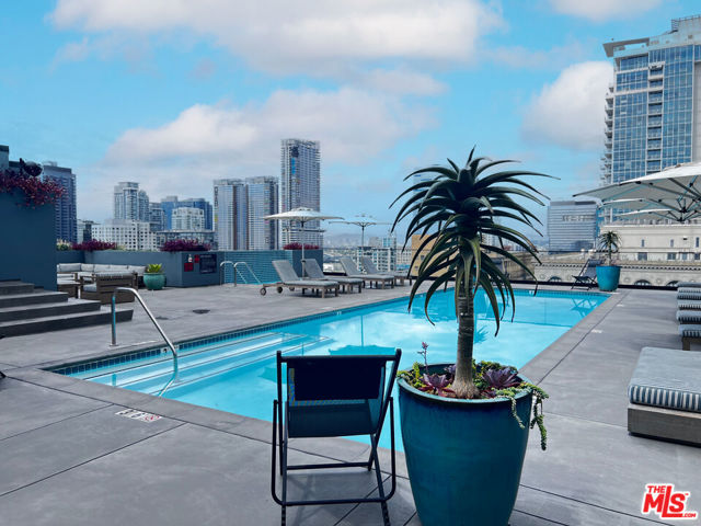 849 S Broadway, Los Angeles CA: https://media.crmls.org/mediaz/37c99c5e-2817-4a9a-85b9-7b0839ef13e9.jpg