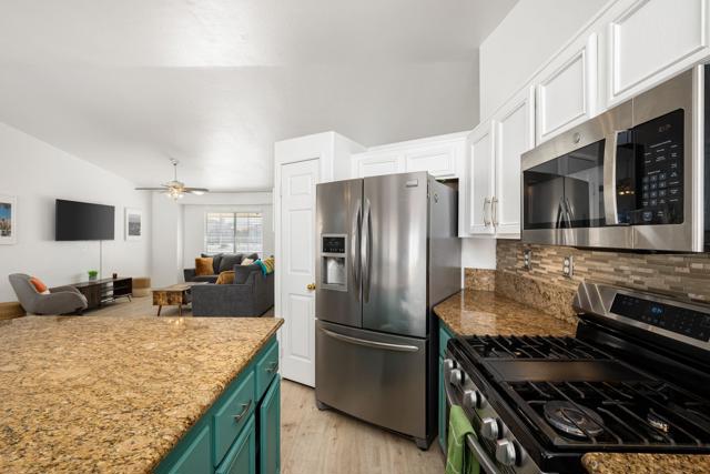 45405 Deerbrook Circle, La Quinta CA: https://media.crmls.org/mediaz/37c9ac75-a6ed-4314-b793-c78ab26cd009.jpg