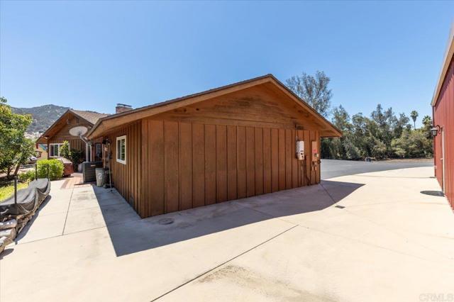 Detail Gallery Image 15 of 60 For 945 El Paseo, Vista,  CA 92084 - 4 Beds | 3 Baths