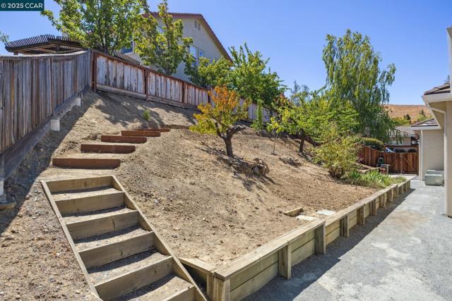 109 Forest Hill, Clayton CA: https://media.crmls.org/mediaz/37ca9030-49f6-44a9-a8ee-6ff944e905ea.jpg