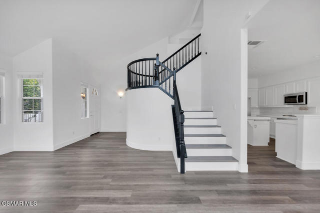 237 Camino Toluca, Camarillo CA: https://media.crmls.org/mediaz/37cacbc2-af2d-4b9a-964e-645d54119aa0.jpg