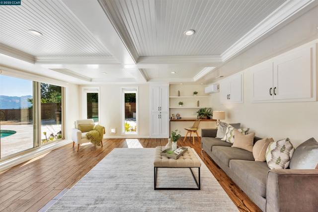 23 El Verano, Orinda CA: https://media.crmls.org/mediaz/37cb2bf0-00ea-4f92-89fa-c3b6aefa557d.jpg